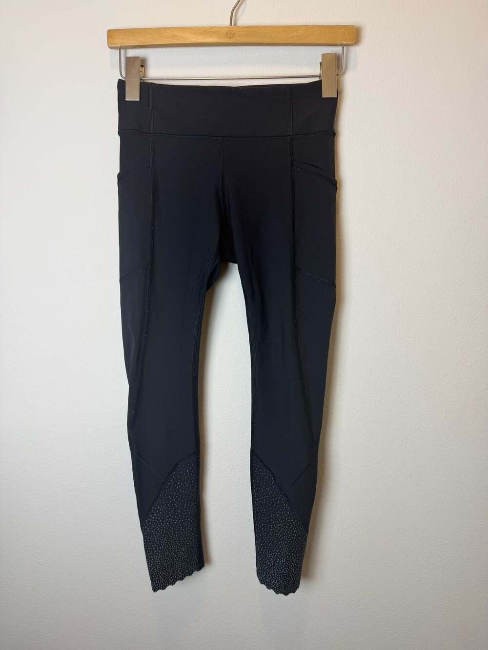 Lululemon Tight Stuff Tight II Scalloped Reflective Leggings Black Size 4